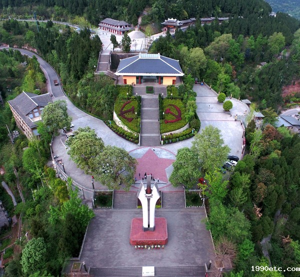 1.航拍纪念碑（何浩铭，未征用）.jpg