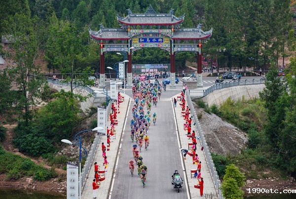 张毅宗《山乡迎来国际赛》2016年9月13日拍于开云体育足球官网佛头山风景区18398992888.jpg
